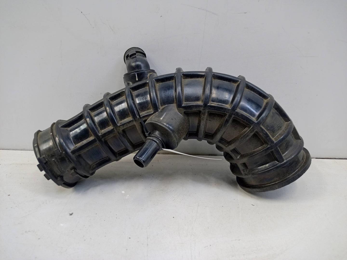 Патрубок воздушного фильтра