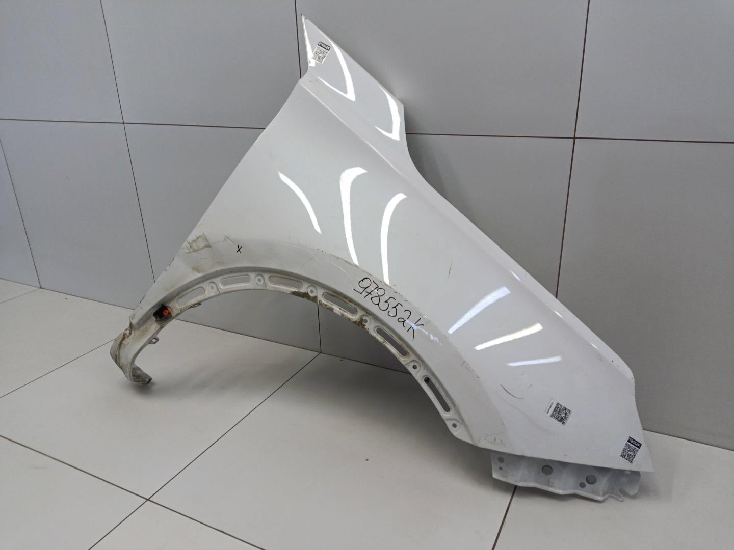 Крыло переднее правое