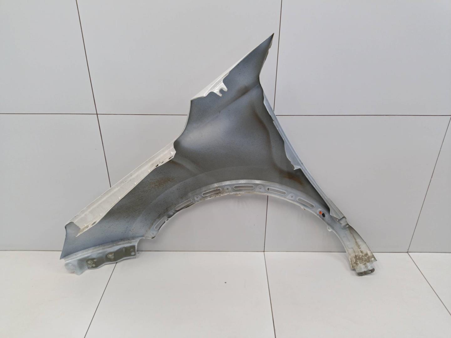 Крыло переднее правое