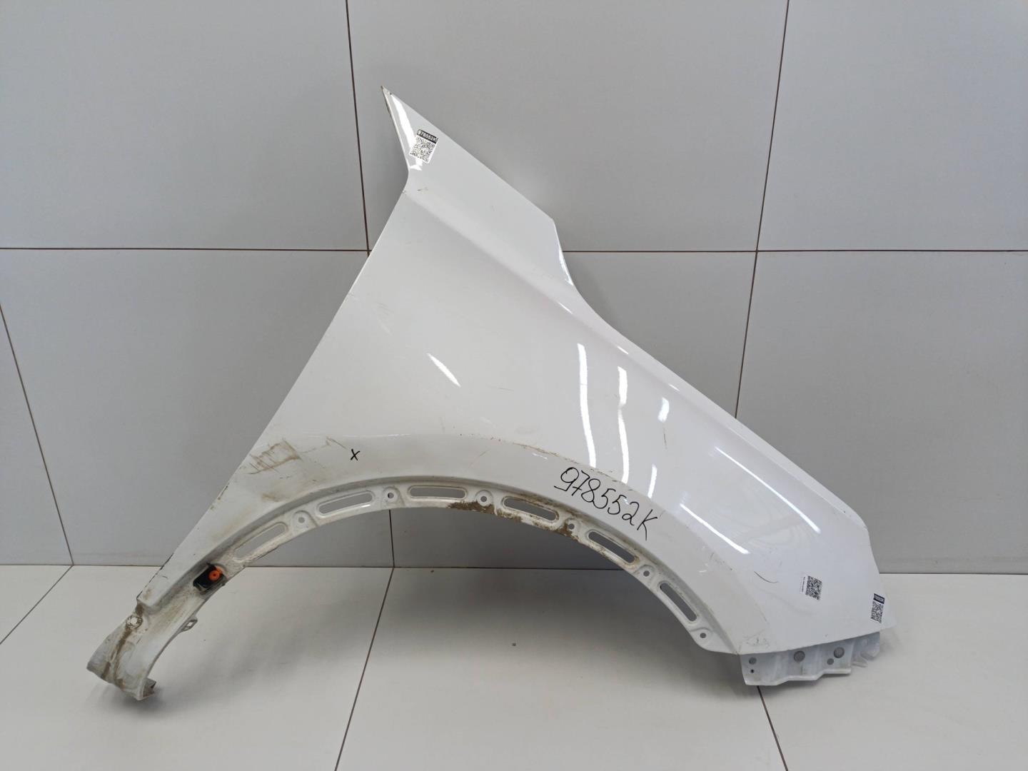 Крыло переднее правое