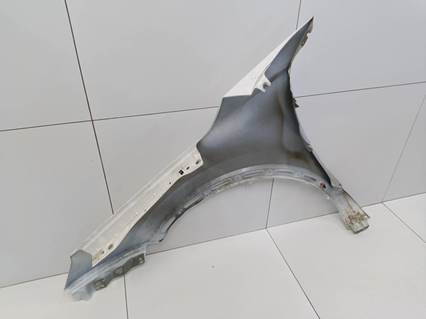 Крыло переднее правое