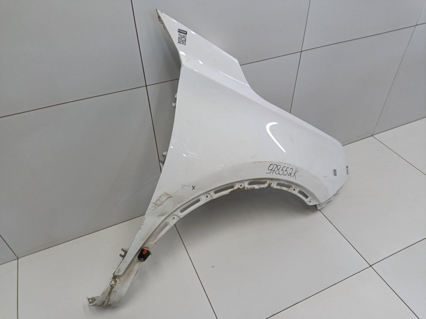 Крыло переднее правое