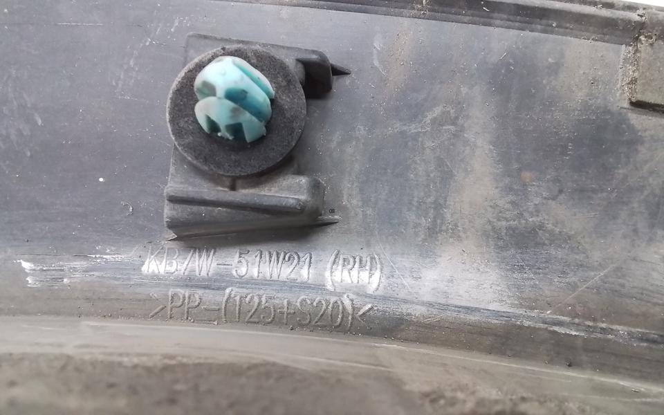 Накладка переднего крыла правого