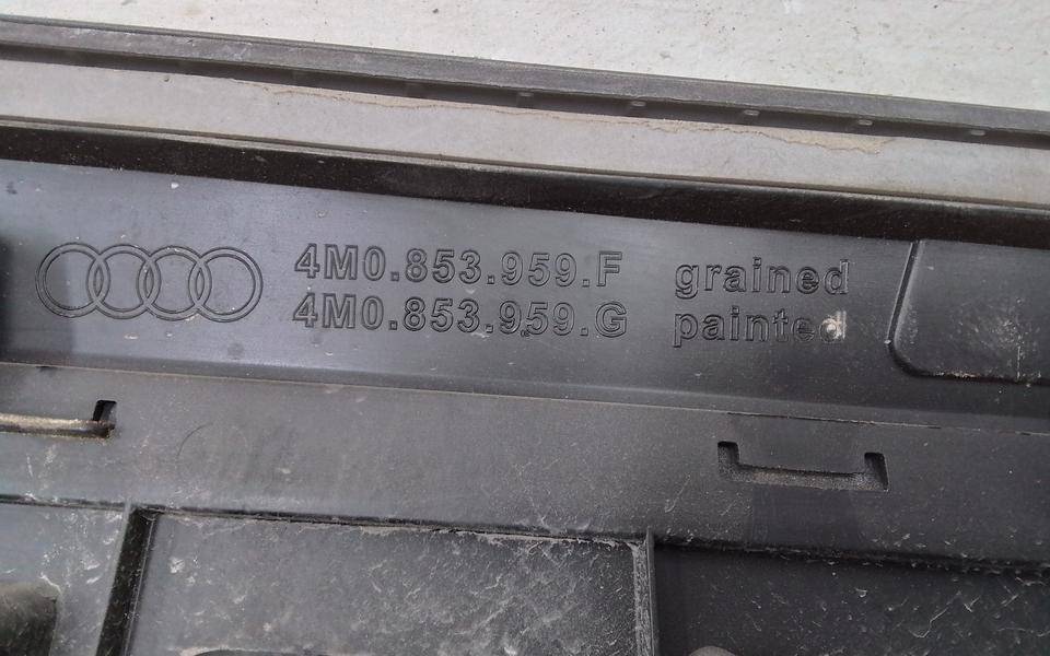 Накладка двери передней левой