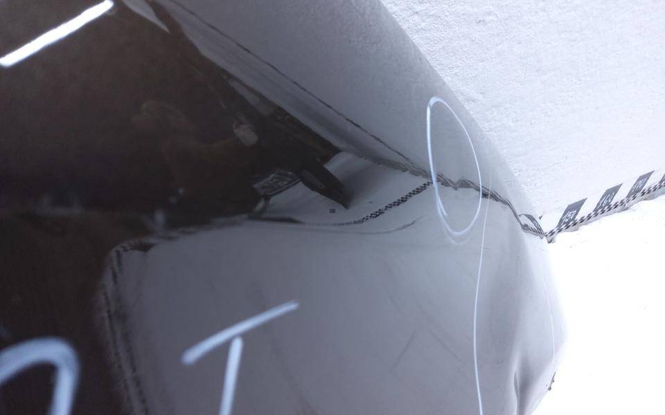 Крыло переднее правое