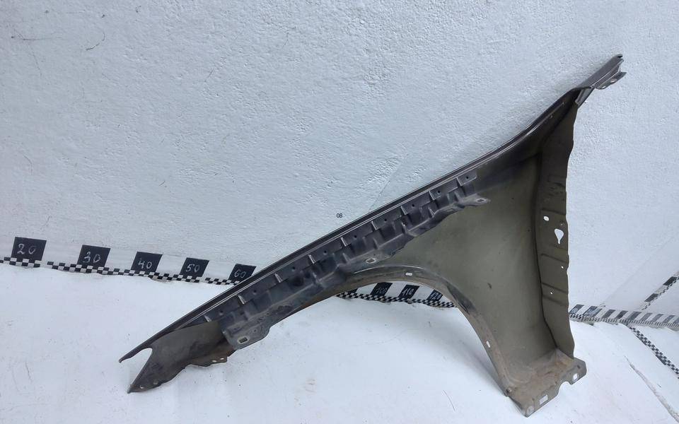 Крыло переднее правое