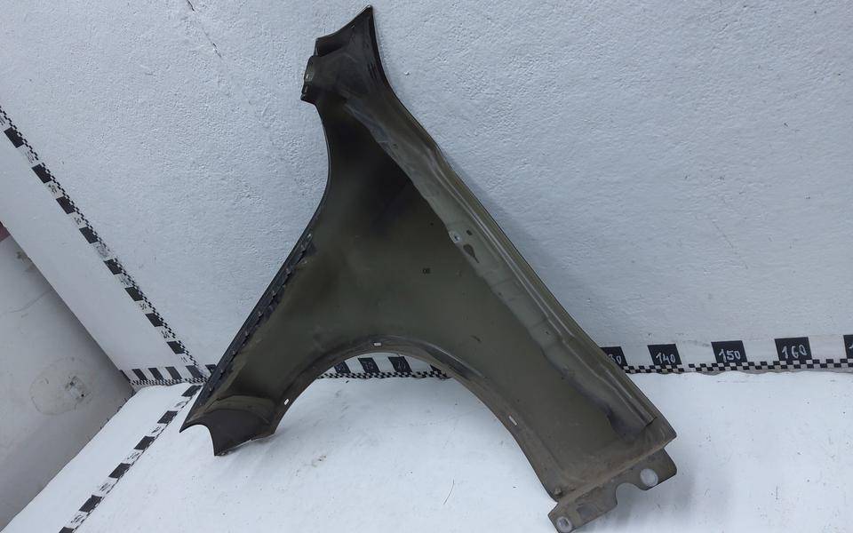 Крыло переднее правое