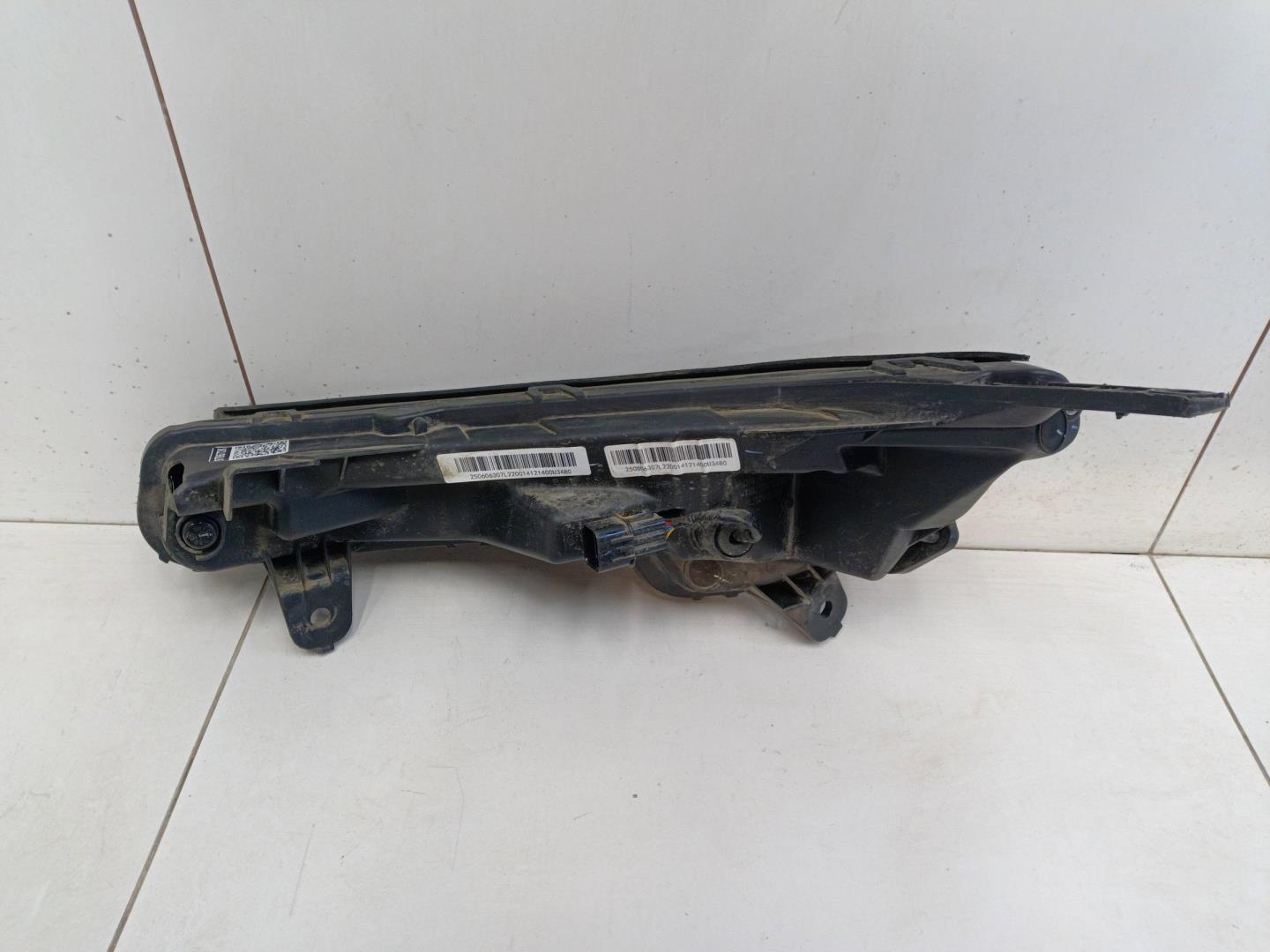 Фара дневного света правая (ходовые огни)