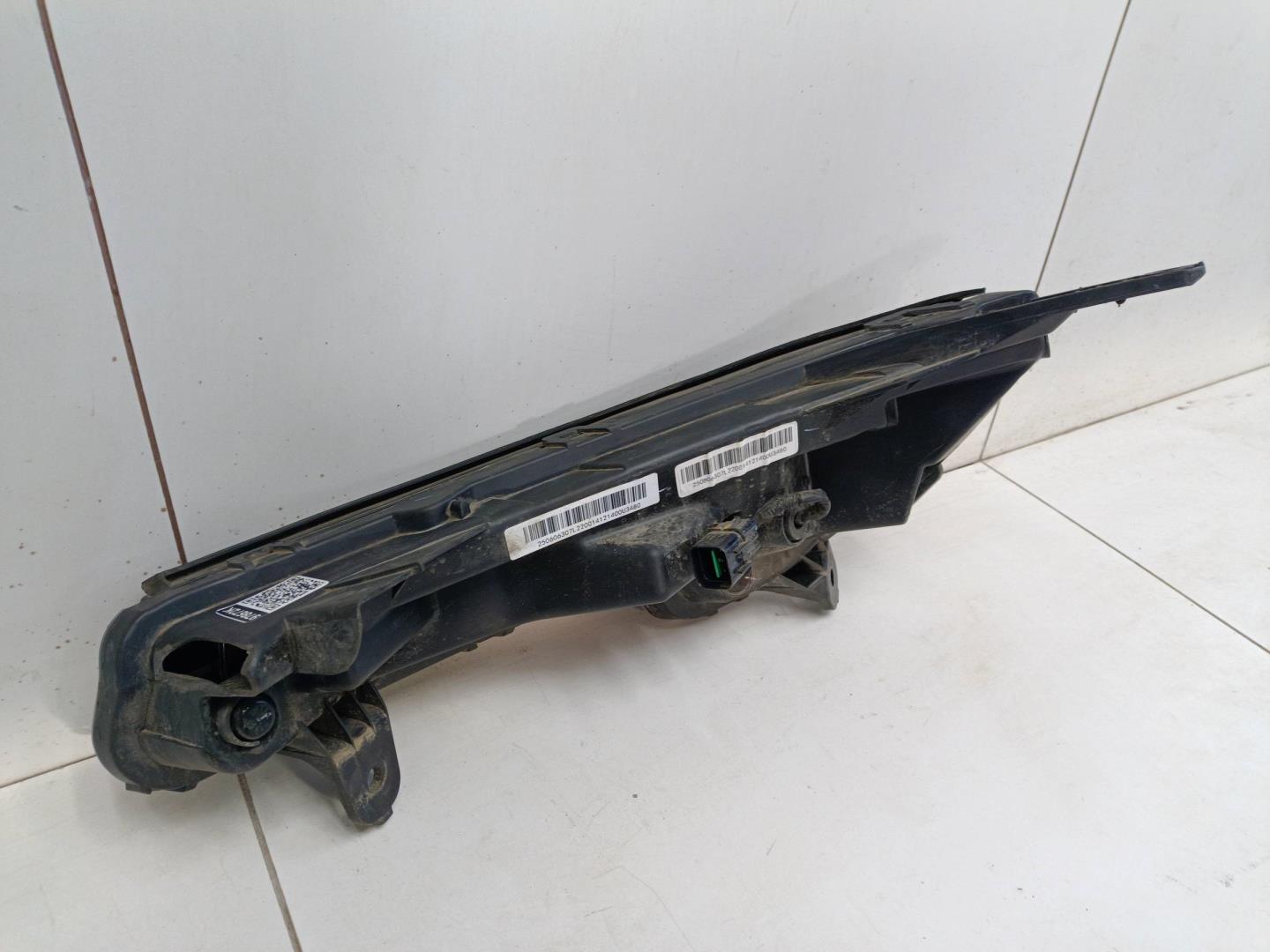 Фара дневного света правая (ходовые огни)