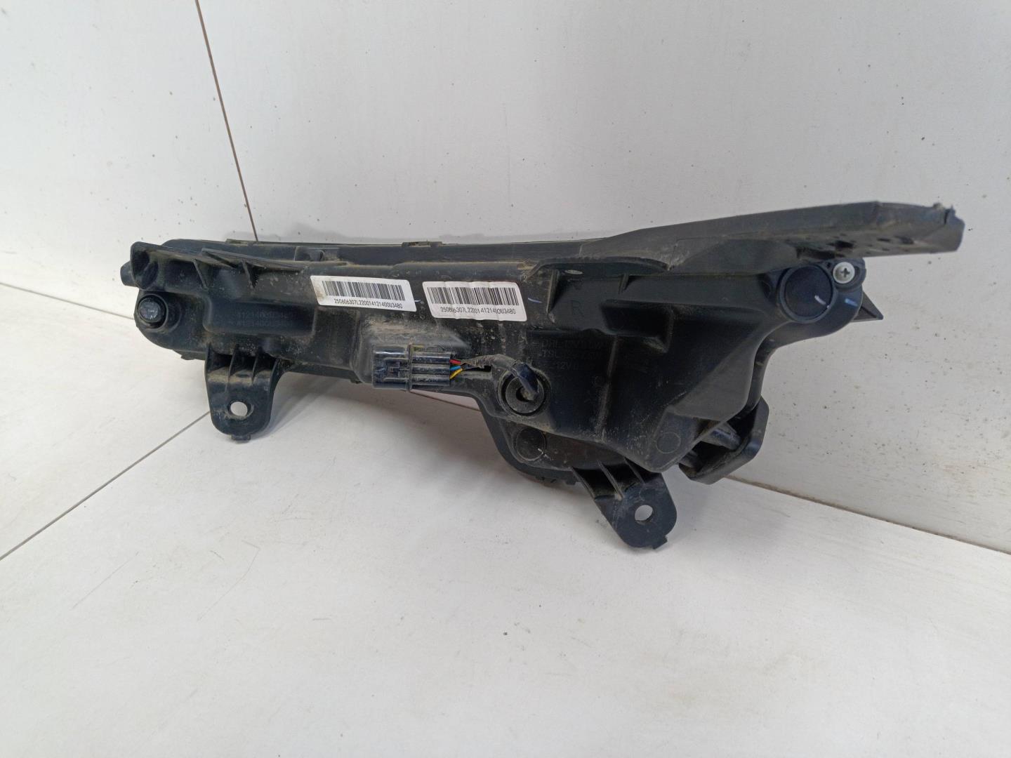 Фара дневного света правая (ходовые огни)