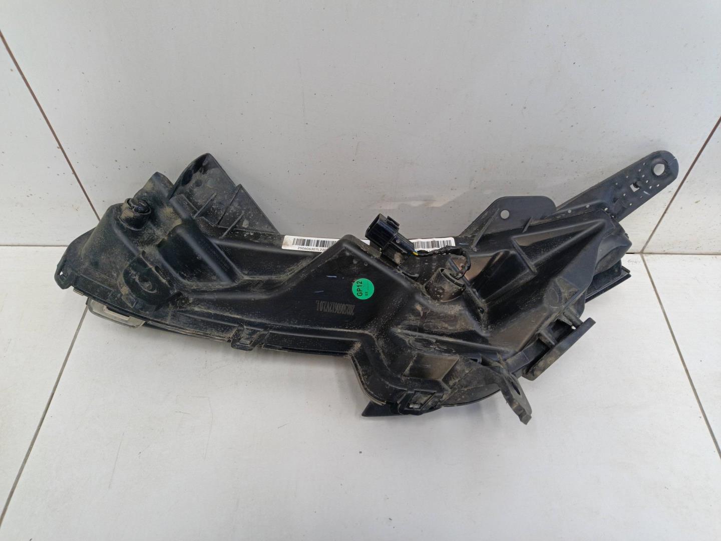 Фара дневного света правая (ходовые огни)