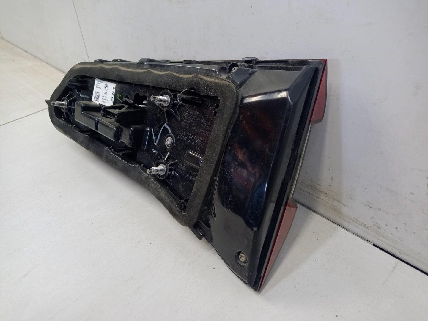 Фонарь задний внутренний левый