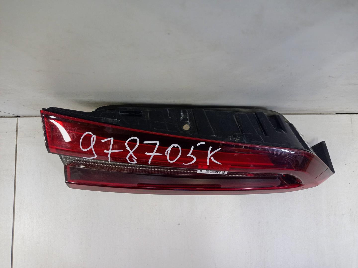 Фонарь задний внутренний левый