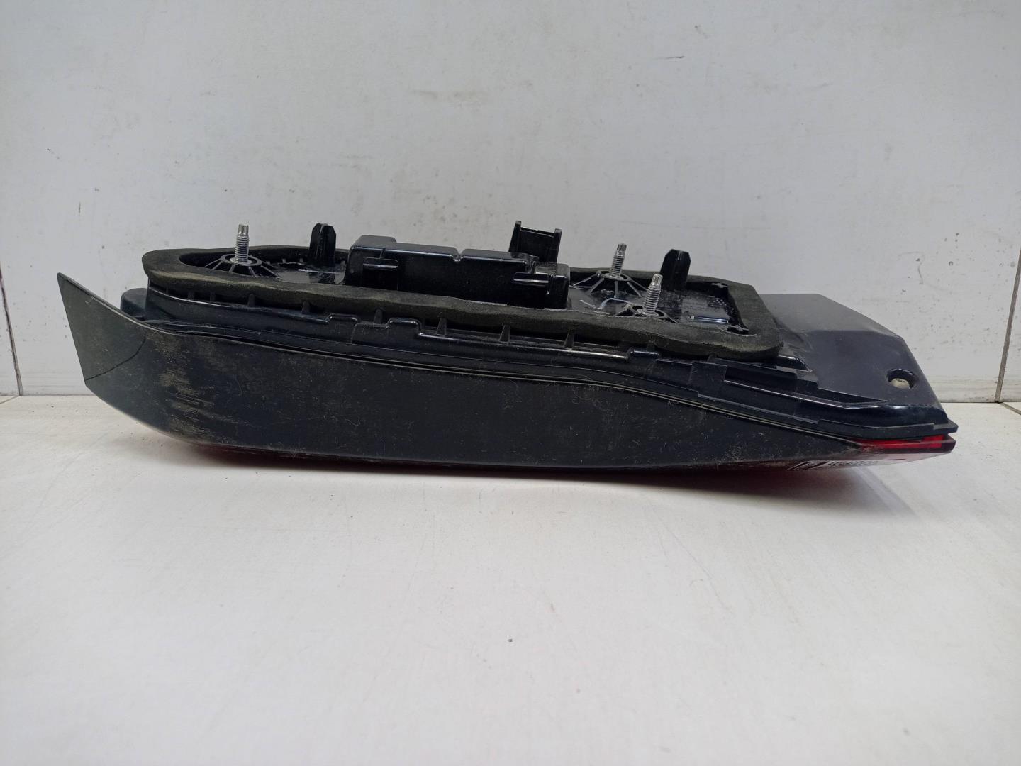 Фонарь задний внутренний левый