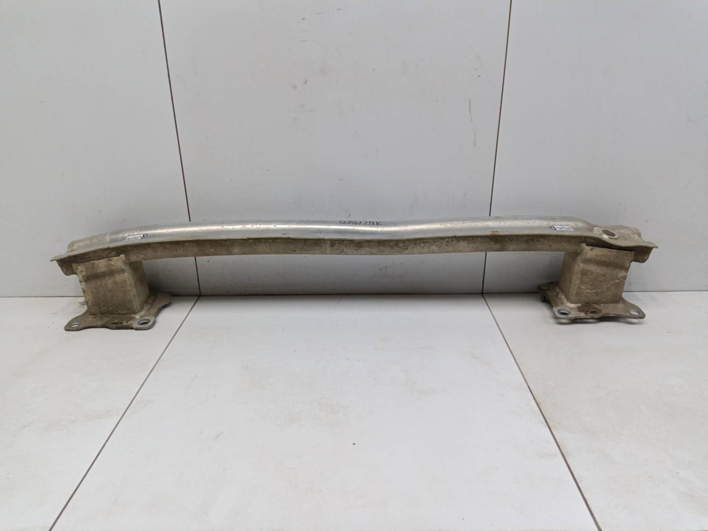 Усилитель заднего бампера