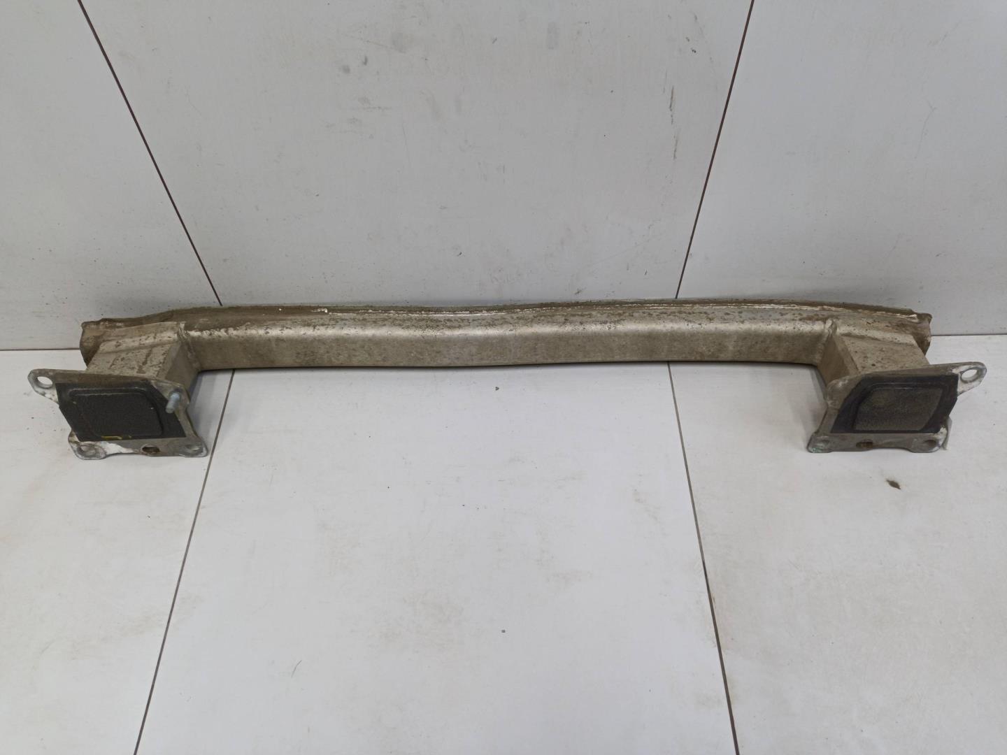 Усилитель заднего бампера