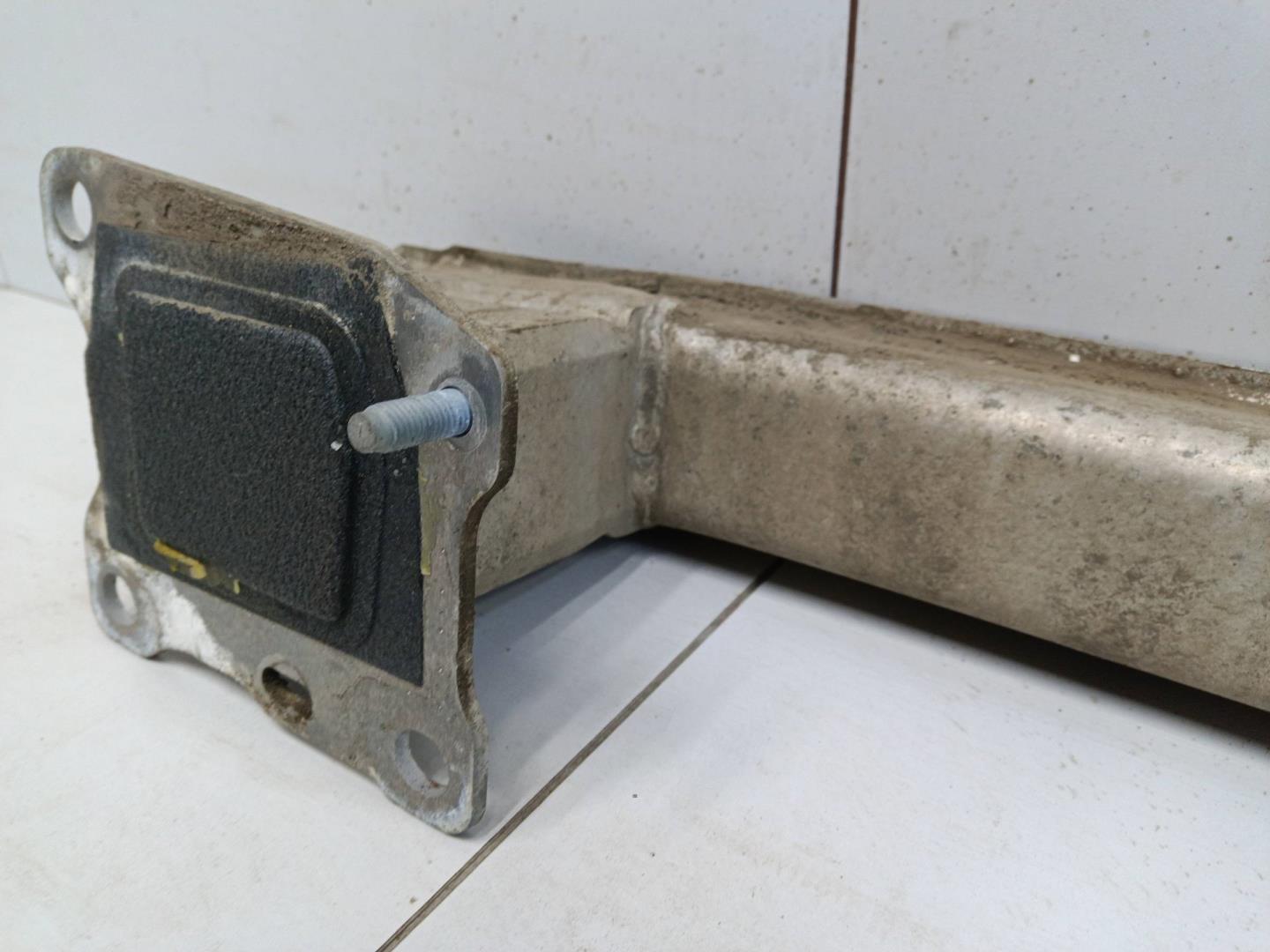 Усилитель заднего бампера