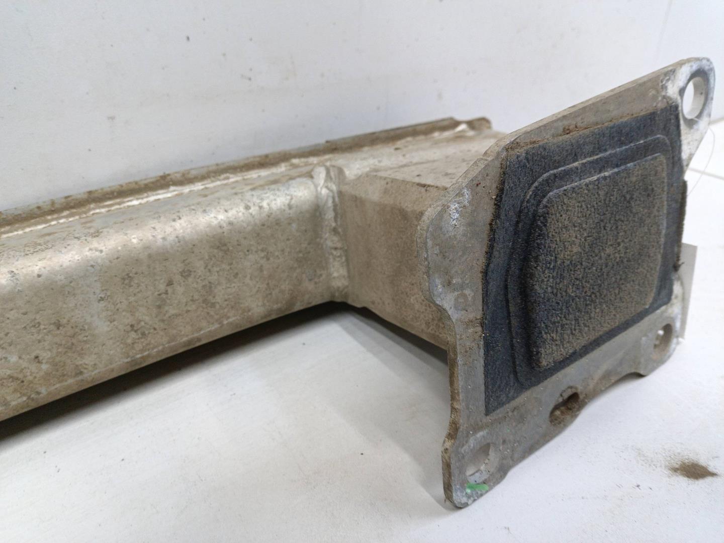 Усилитель заднего бампера