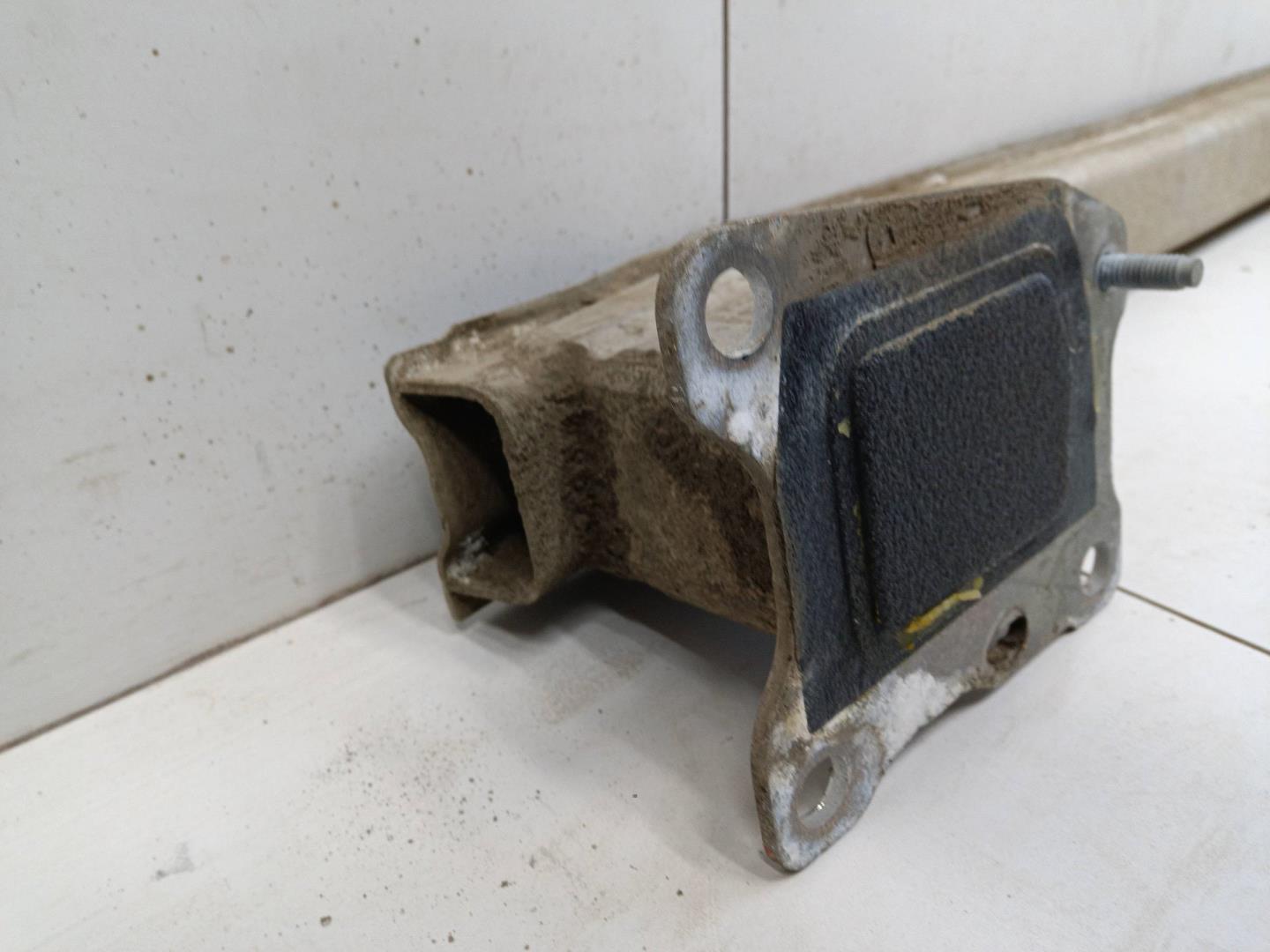 Усилитель заднего бампера