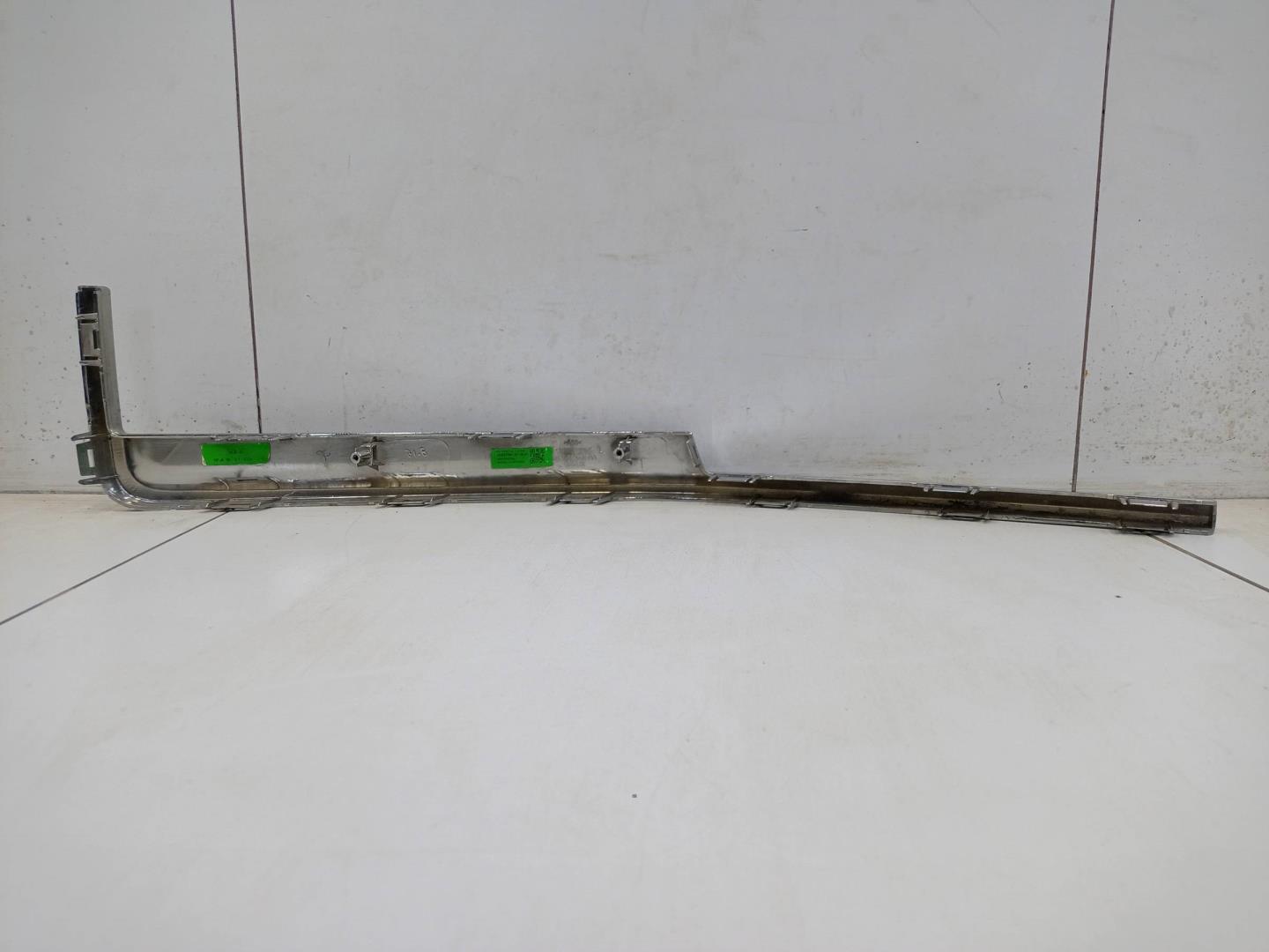 Накладка переднего бампера левая