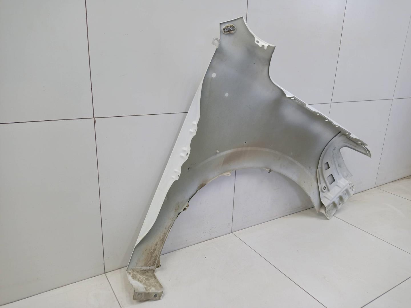 Крыло переднее левое