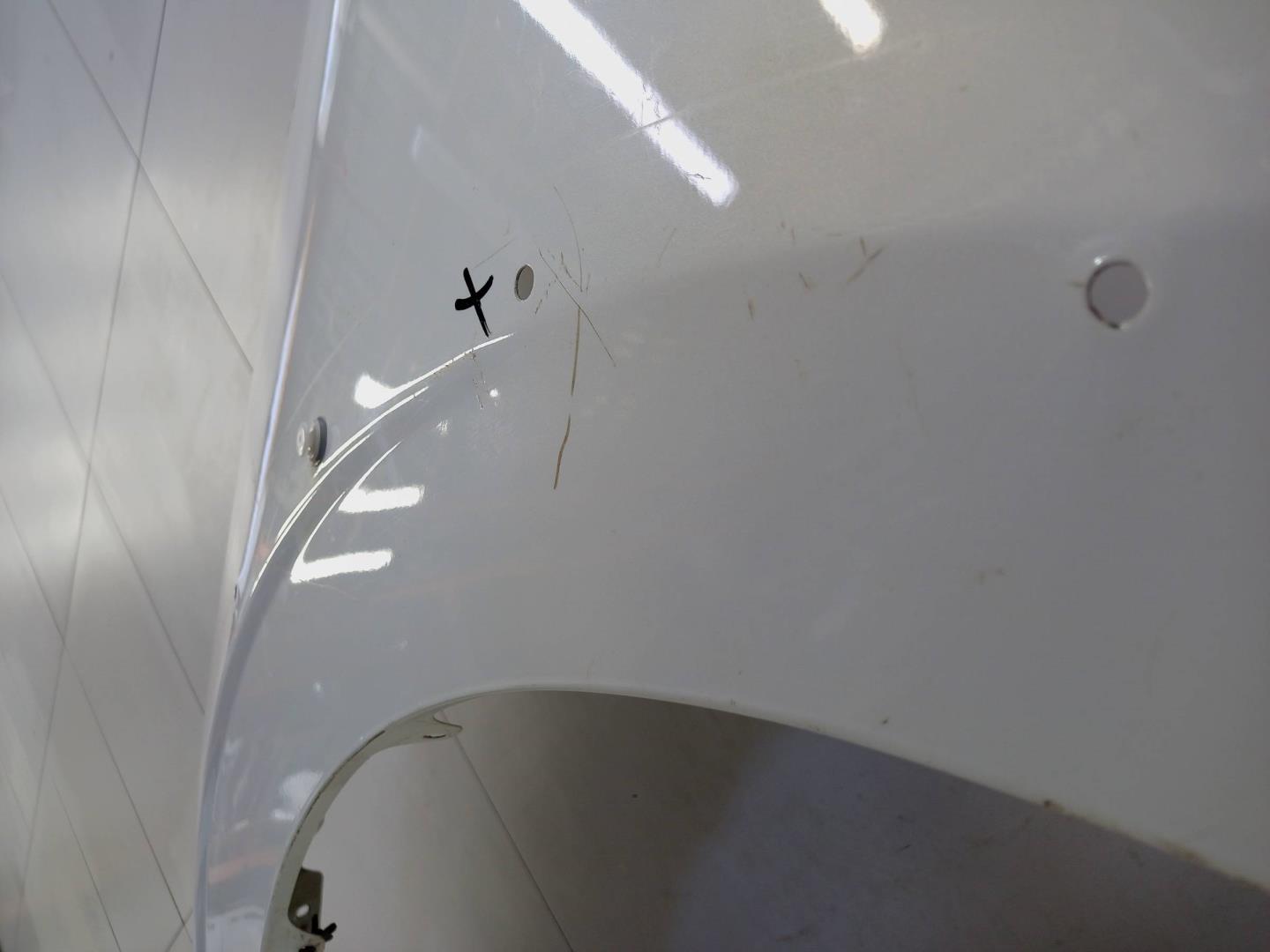 Крыло переднее левое