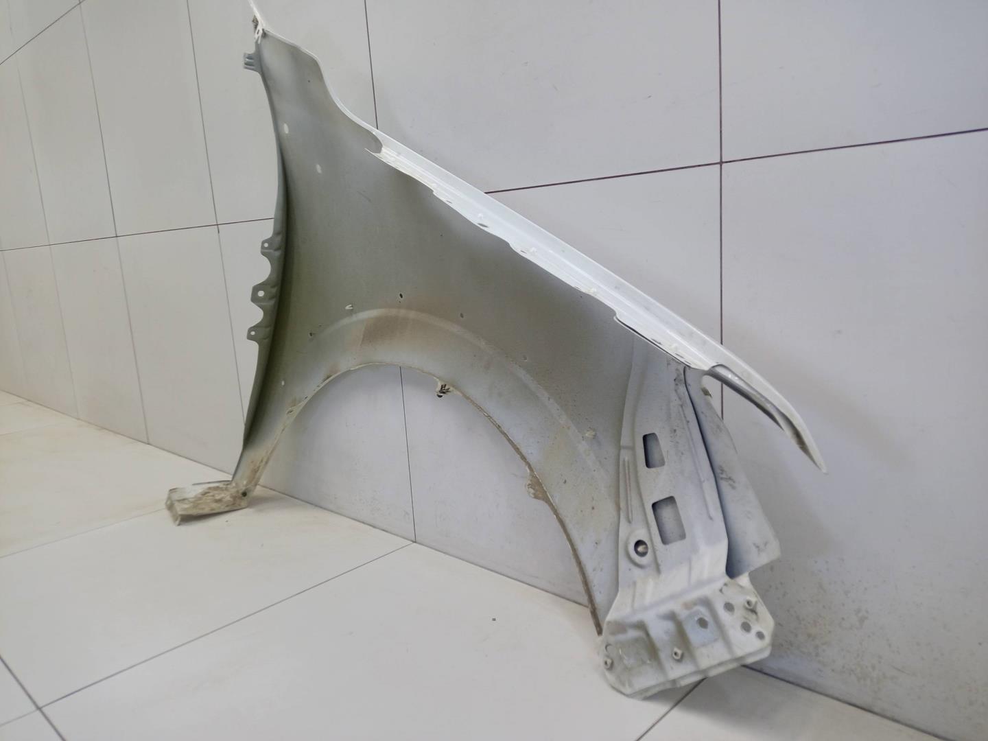 Крыло переднее левое