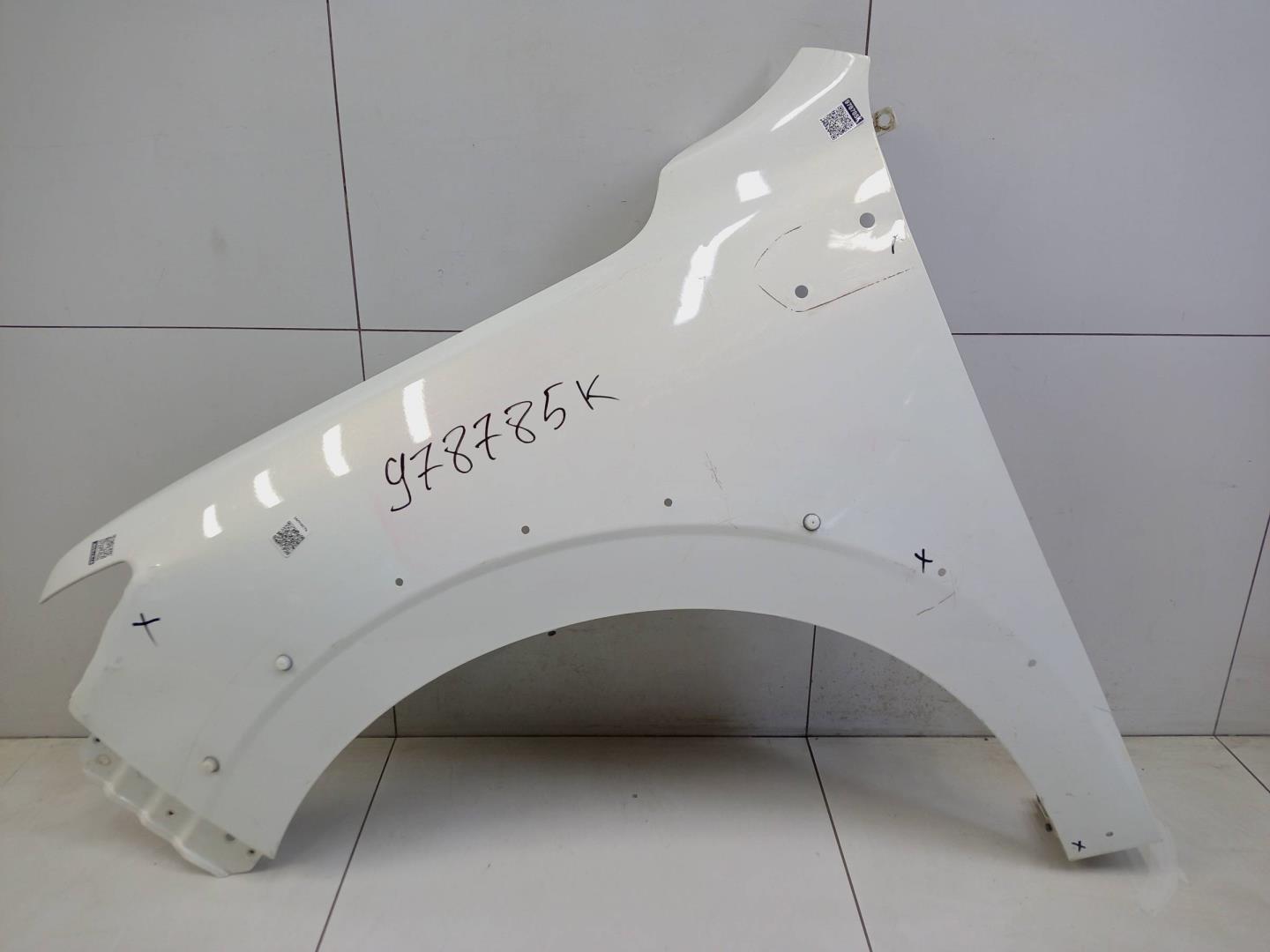 Крыло переднее левое