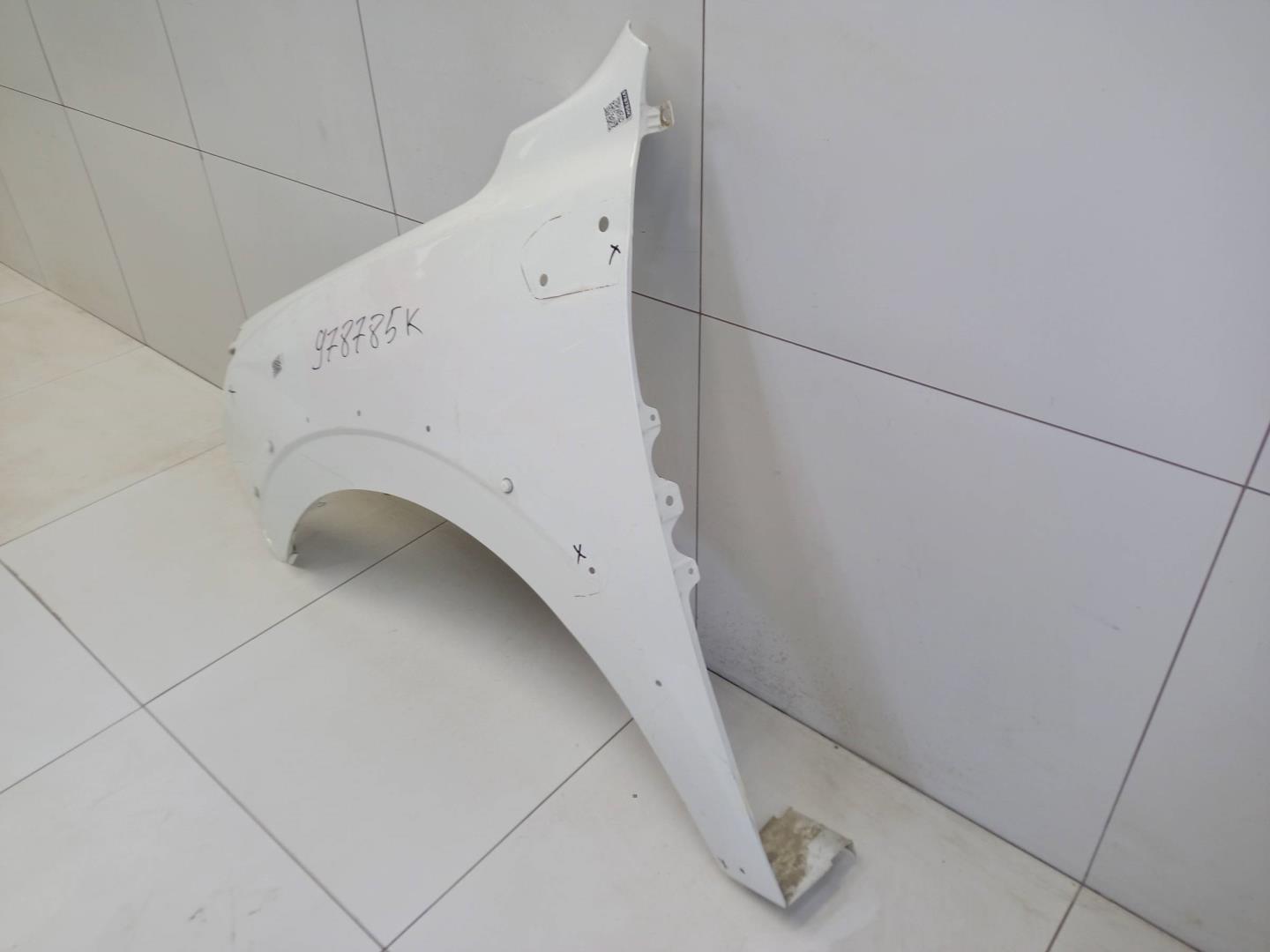 Крыло переднее левое