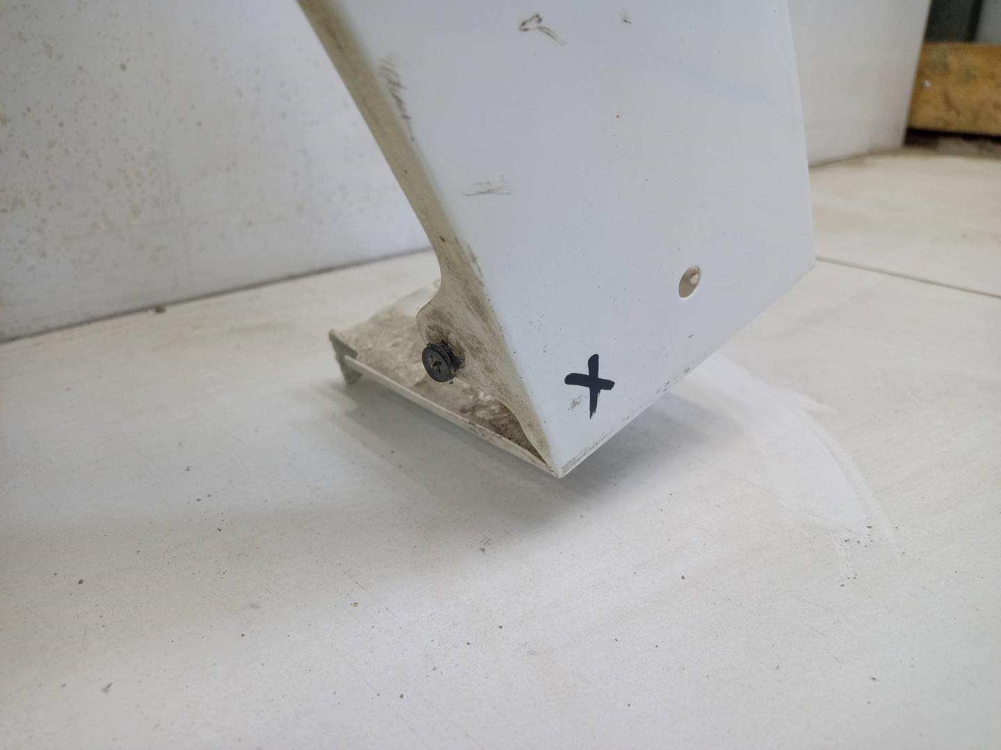 Крыло переднее левое