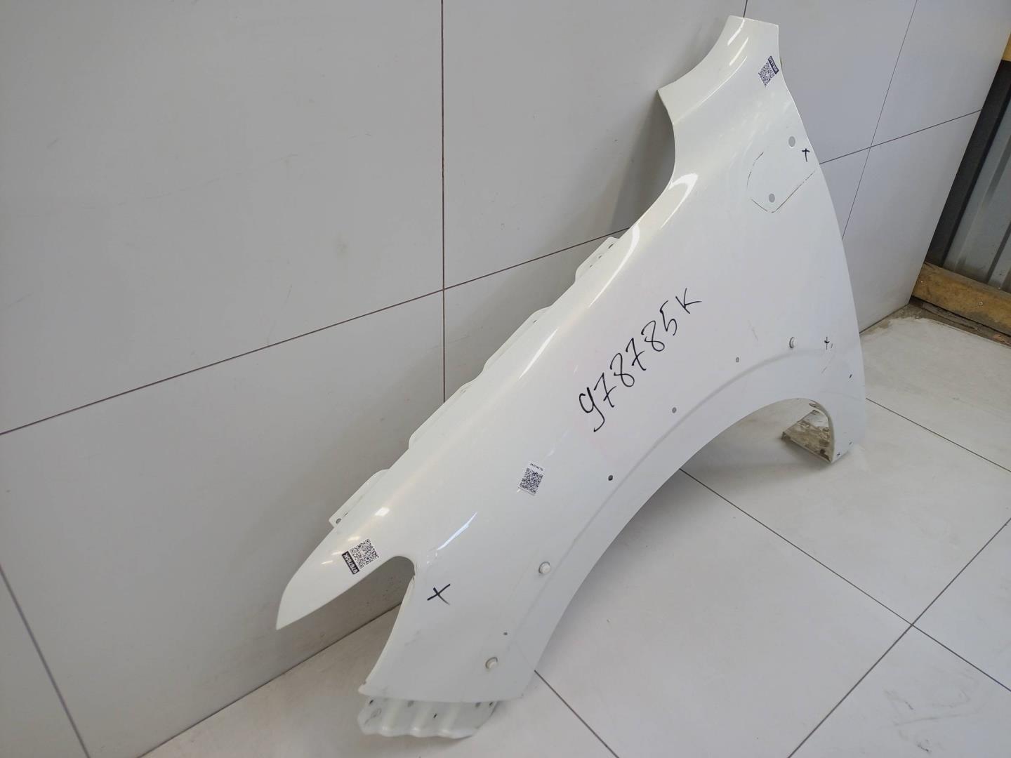 Крыло переднее левое