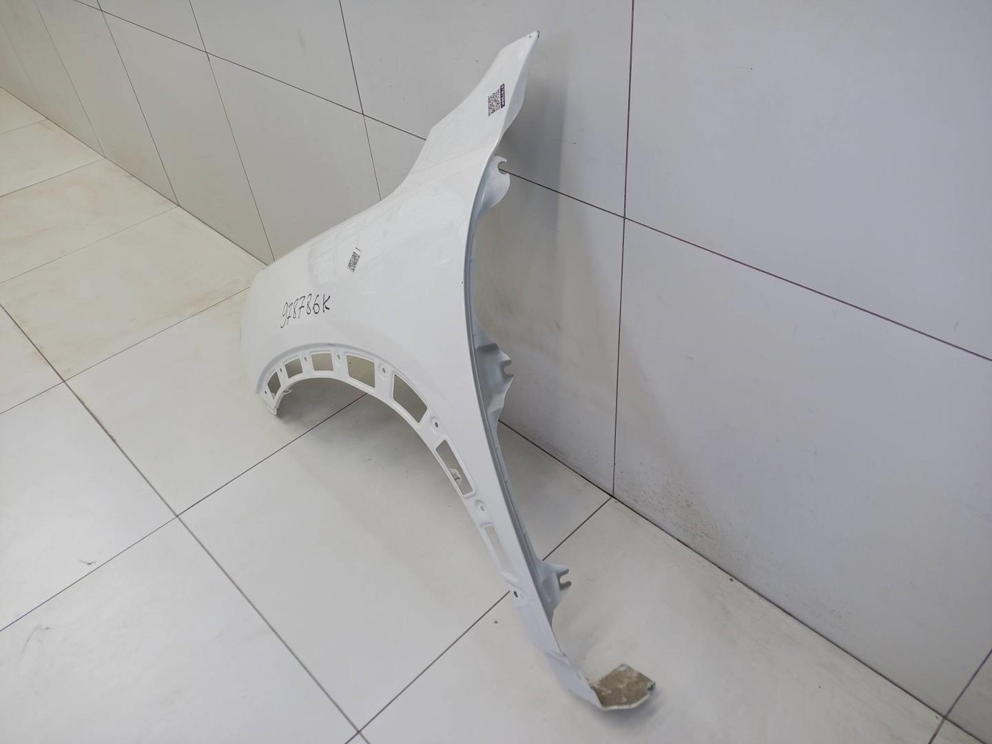 Крыло переднее левое