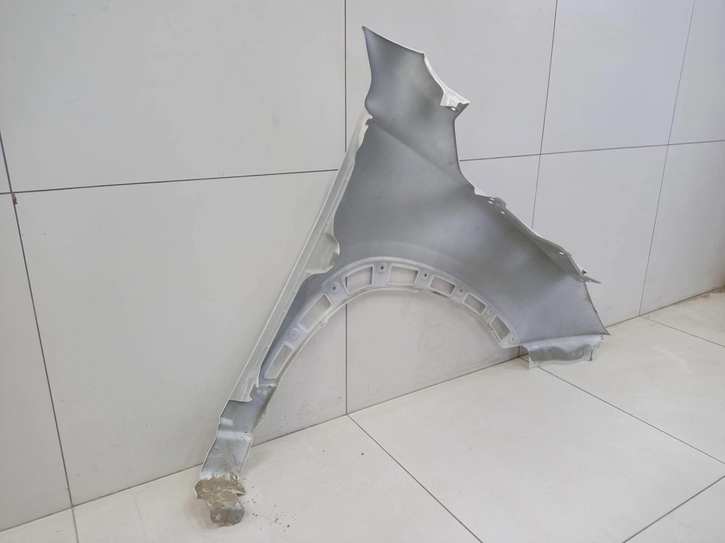 Крыло переднее левое