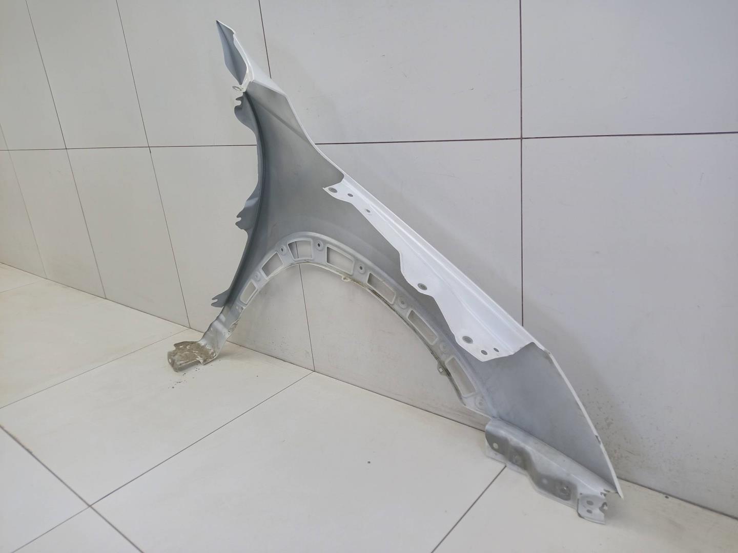 Крыло переднее левое