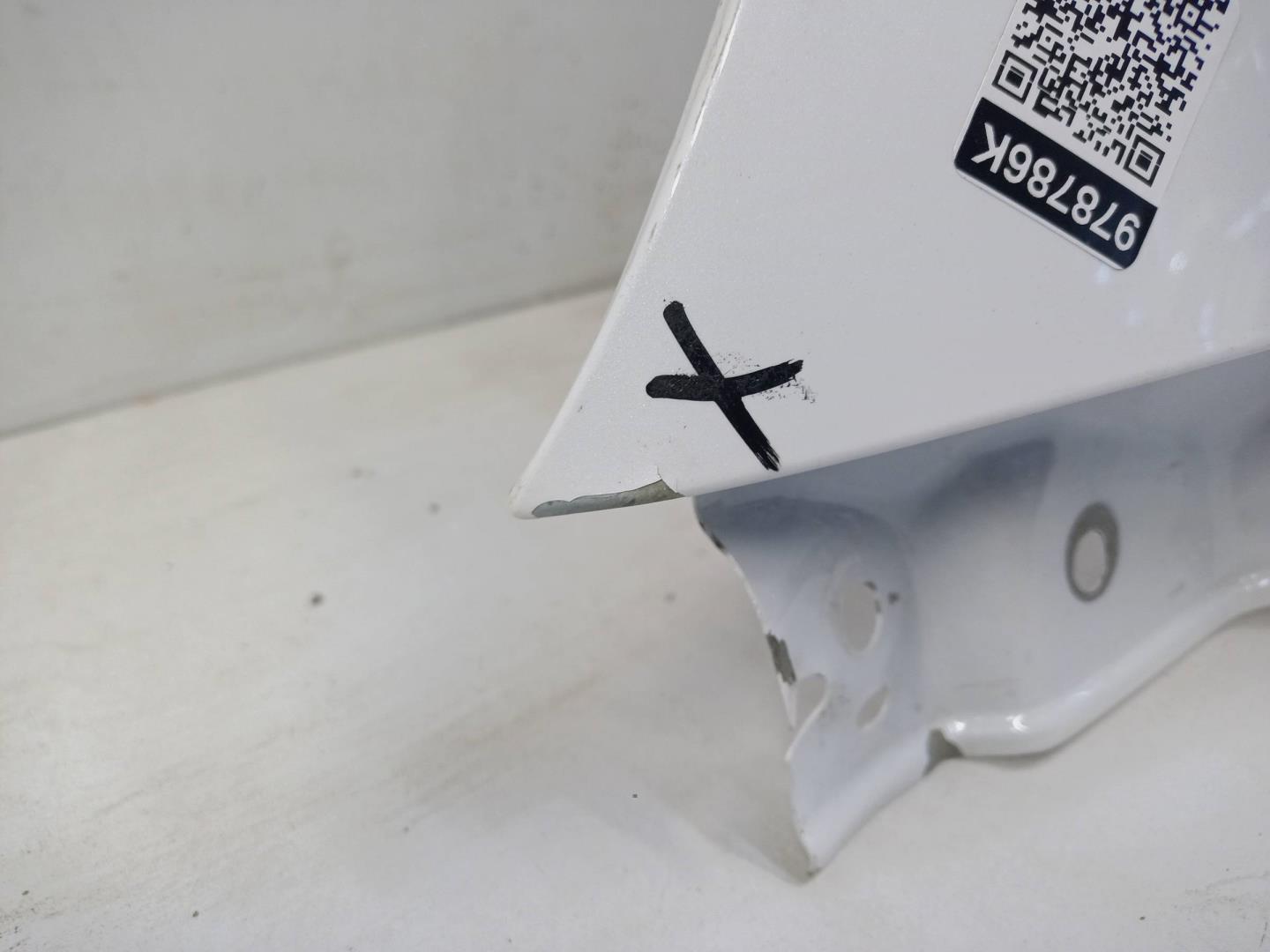 Крыло переднее левое