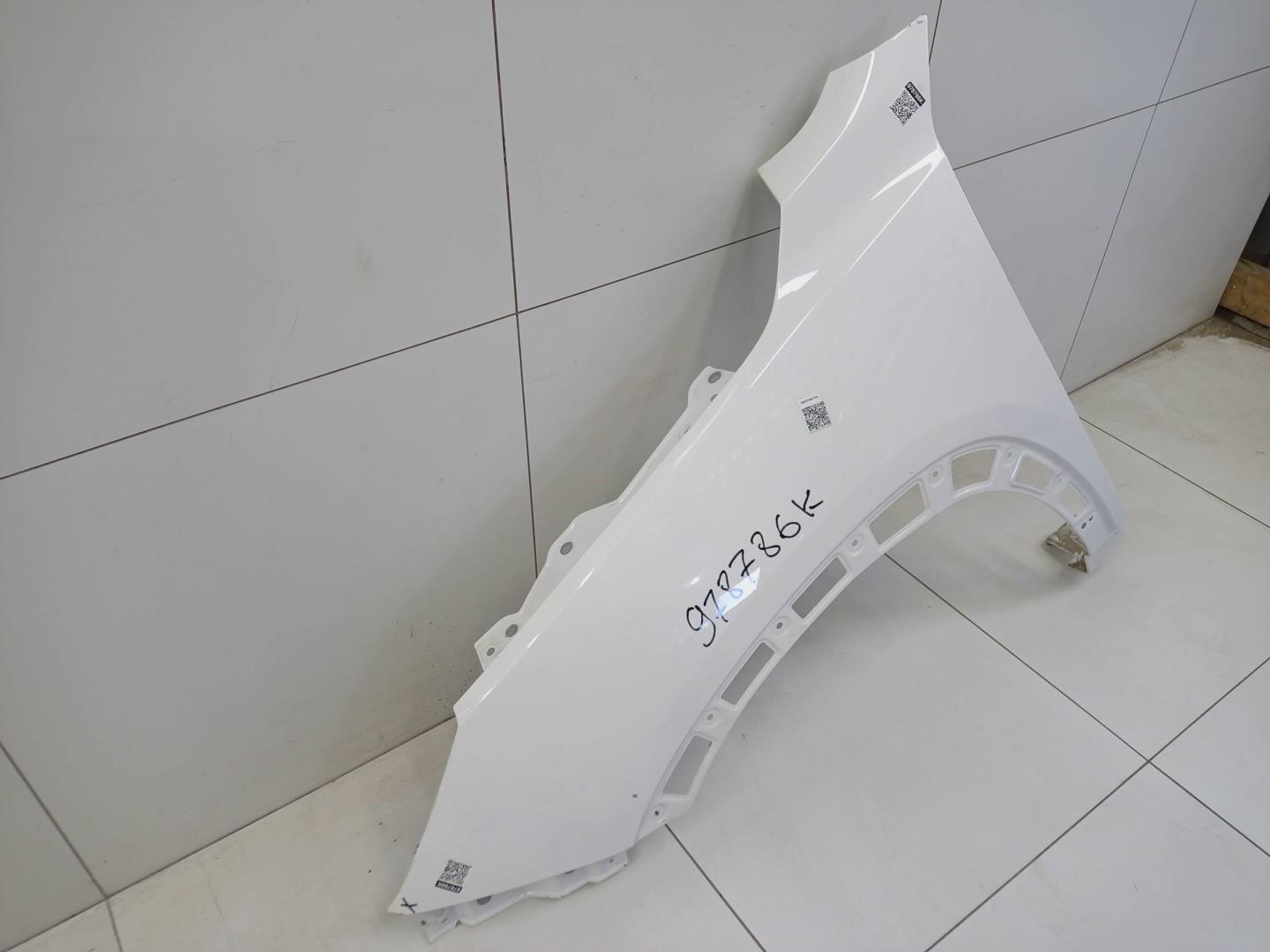 Крыло переднее левое