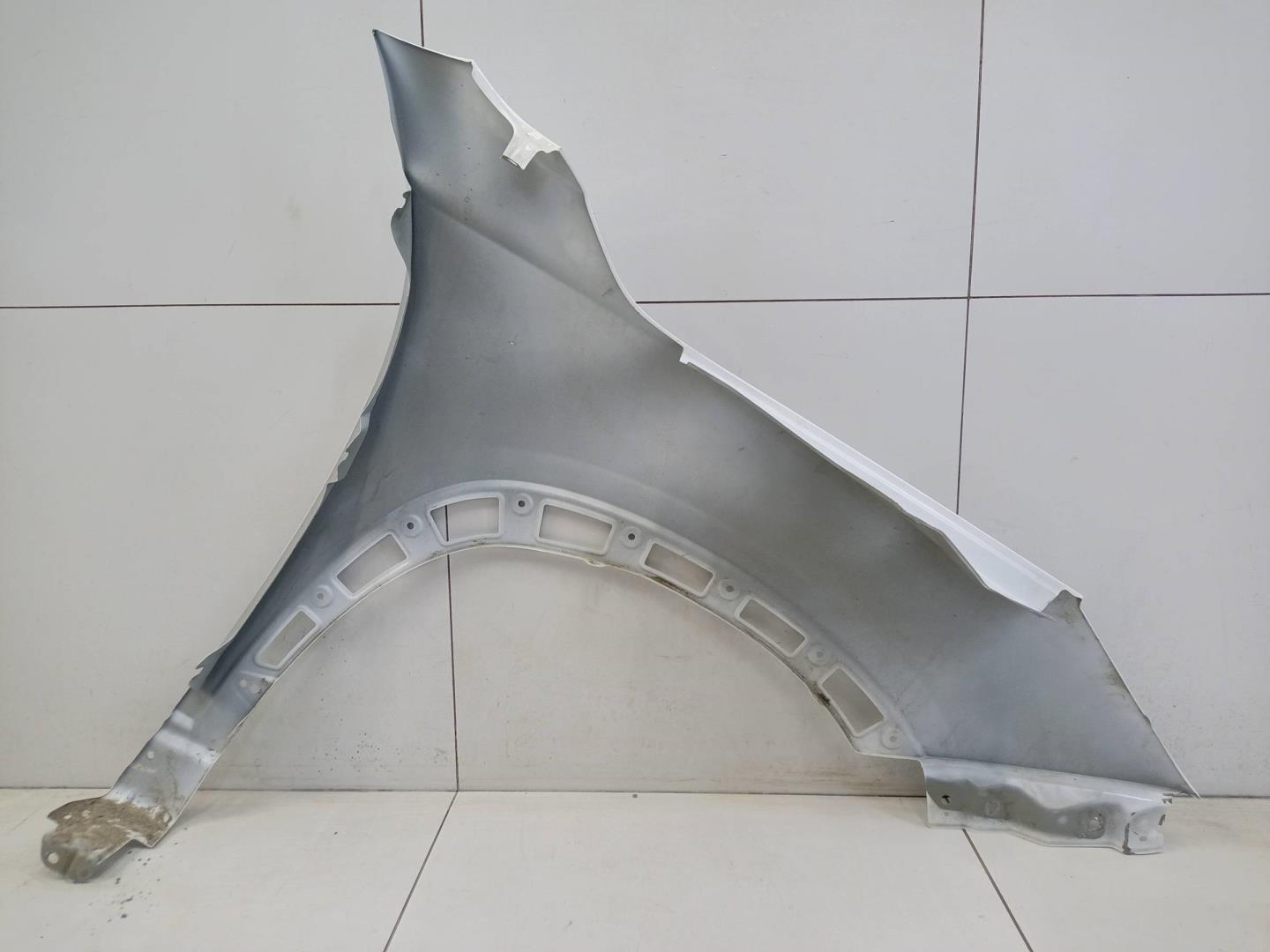 Крыло переднее левое