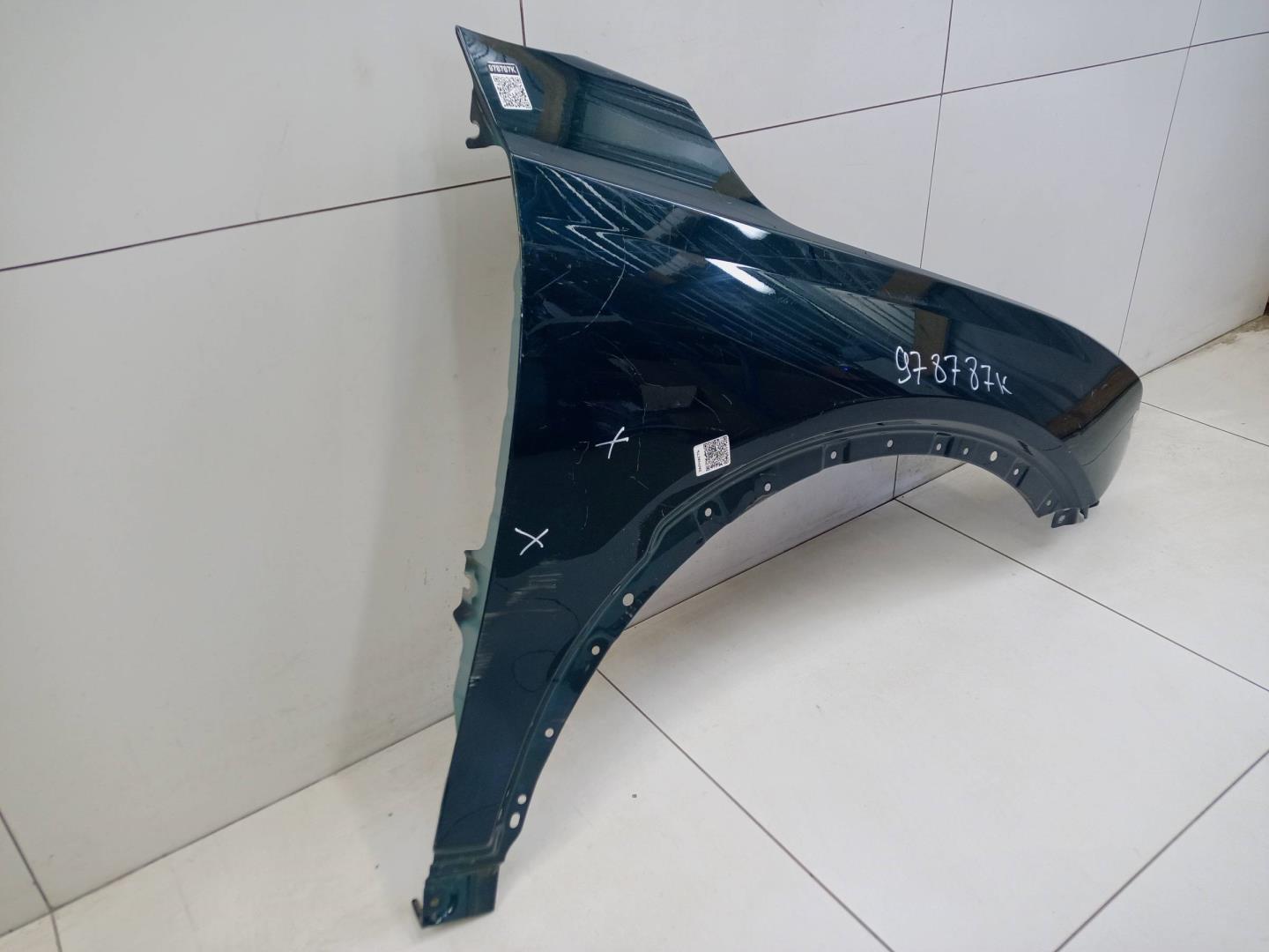 Крыло переднее правое