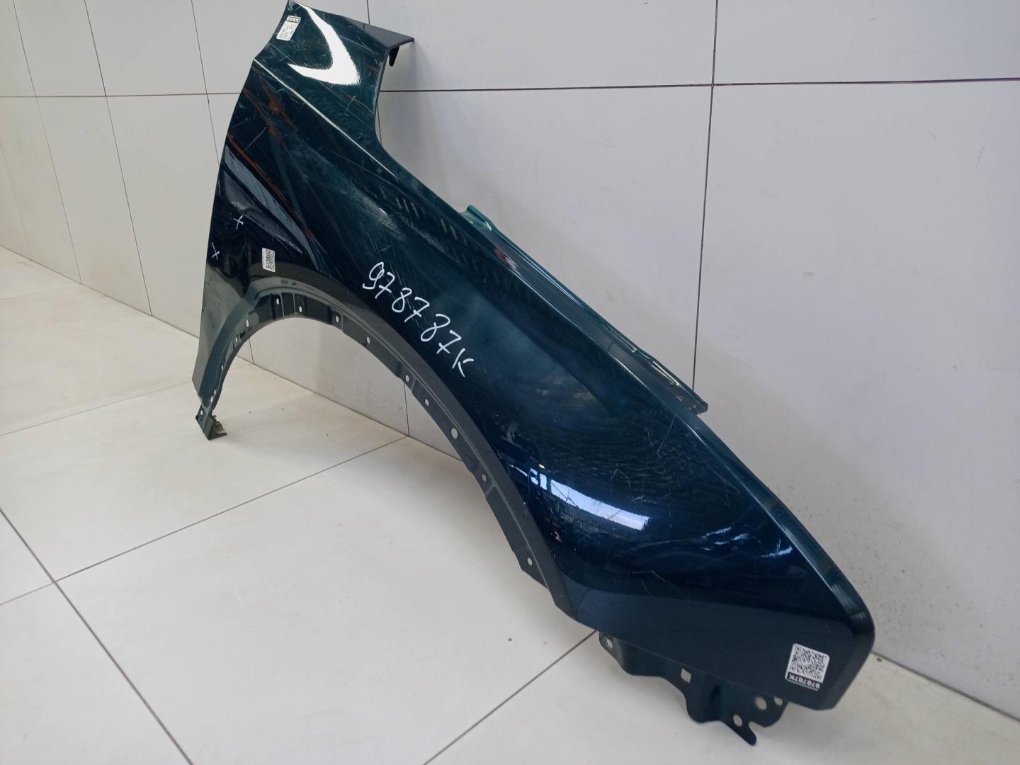 Крыло переднее правое