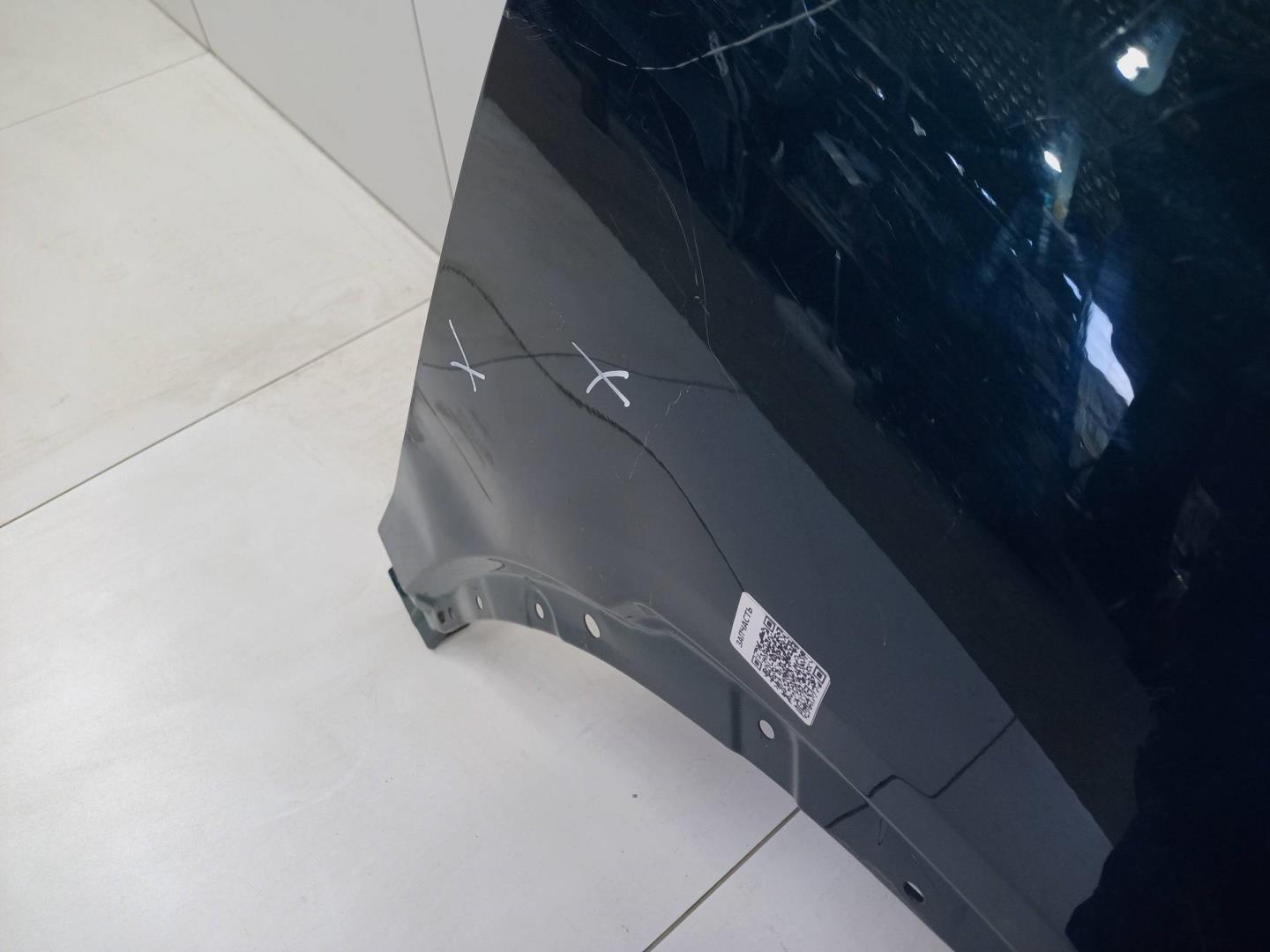 Крыло переднее правое