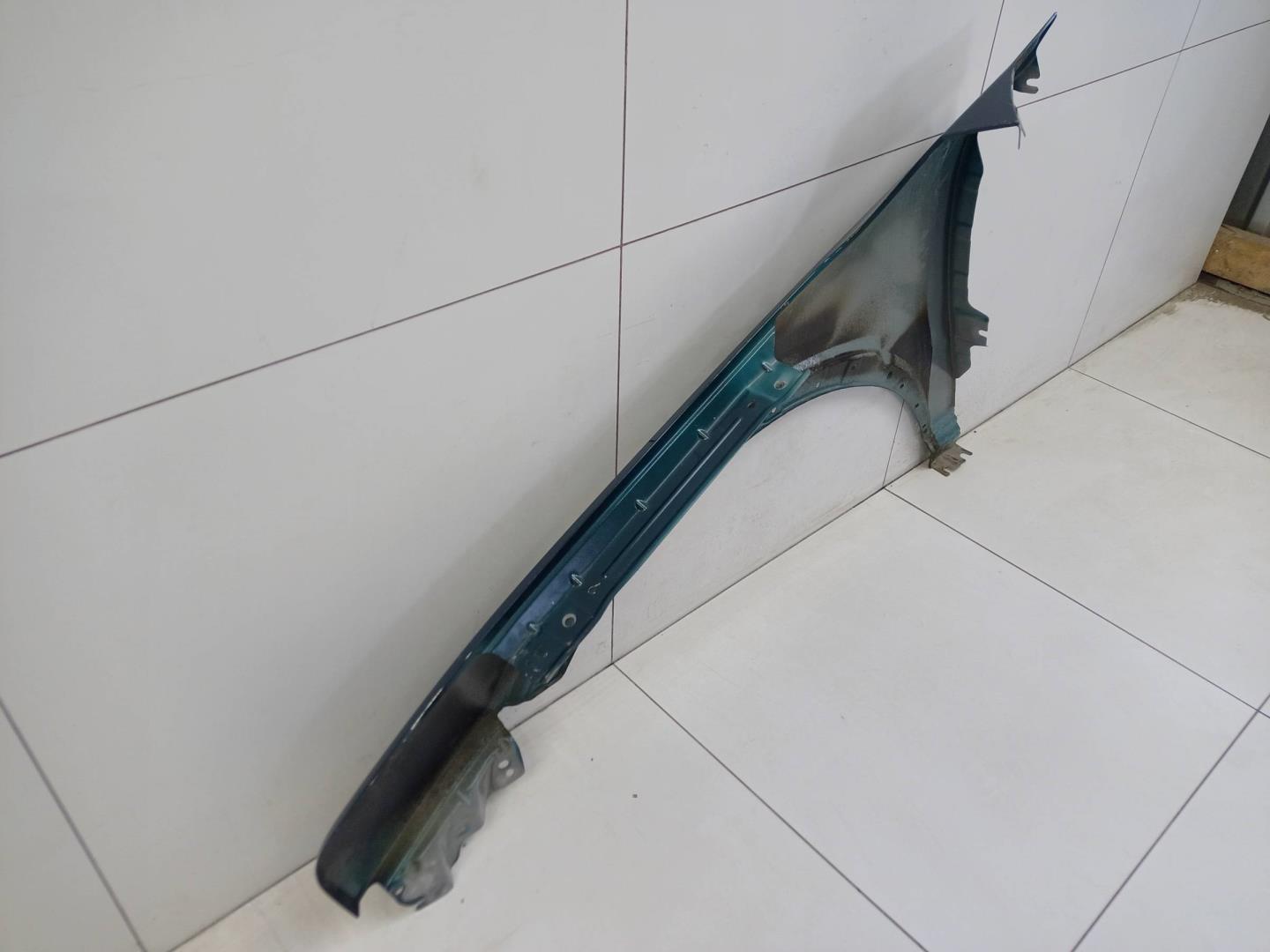 Крыло переднее правое