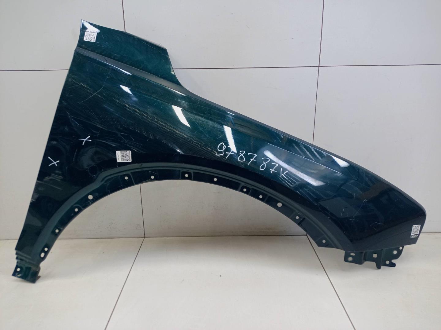 Крыло переднее правое