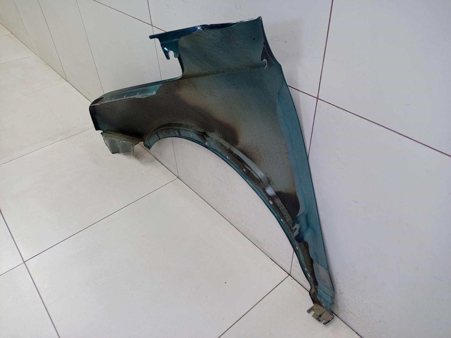 Крыло переднее правое