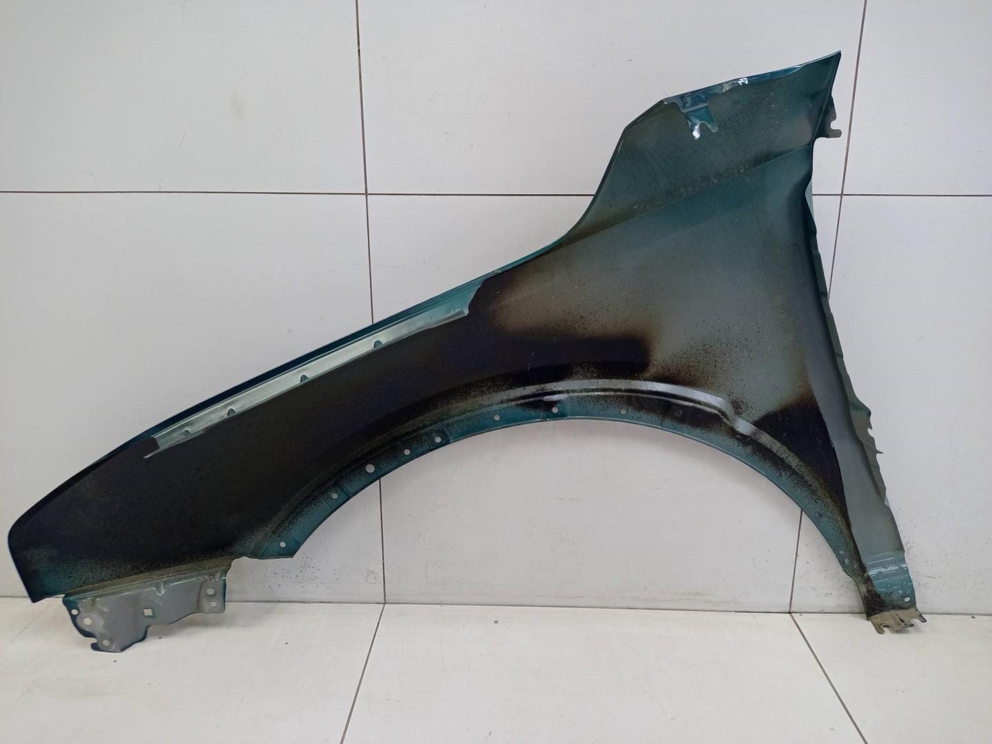 Крыло переднее правое