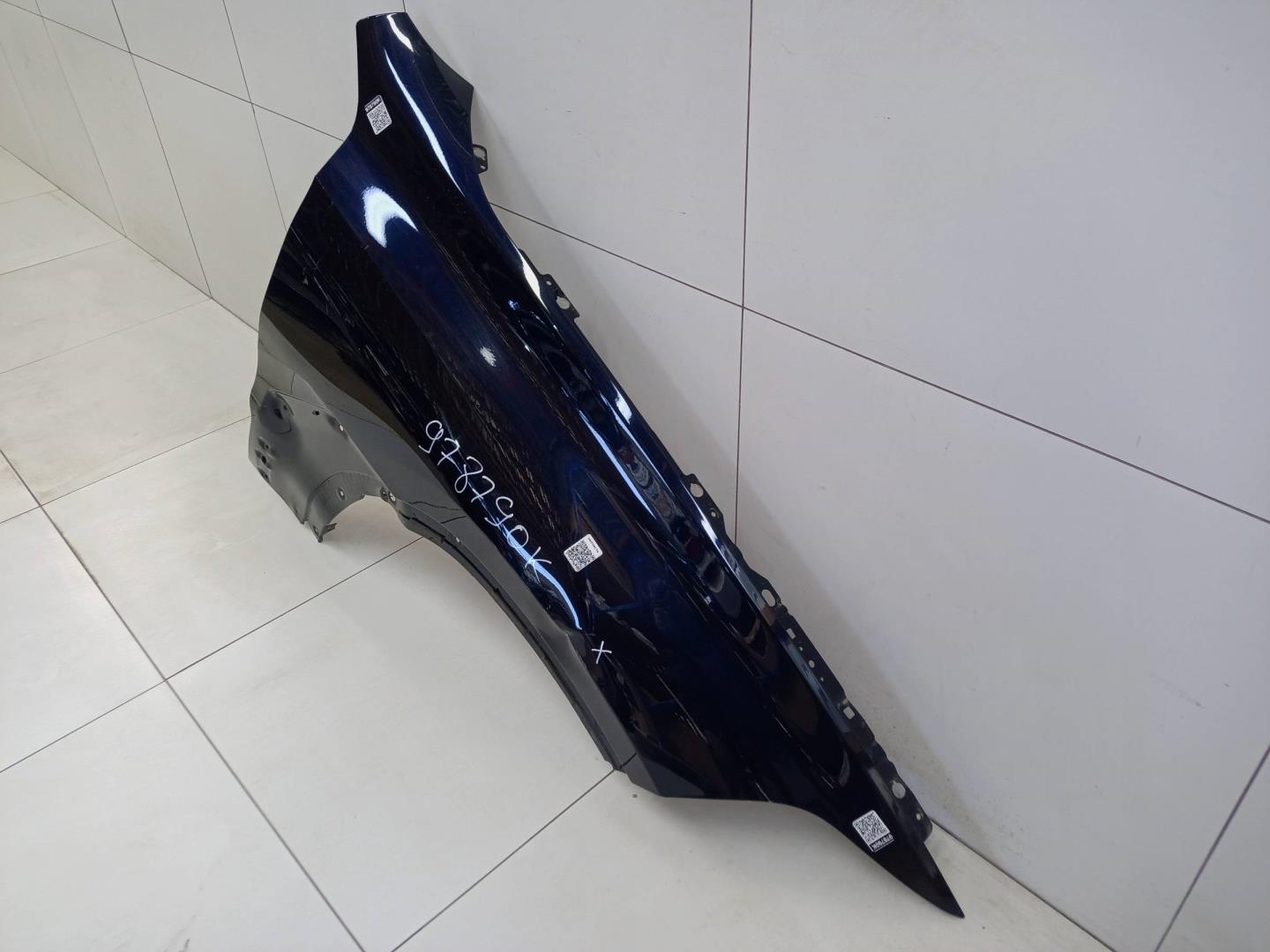 Крыло переднее правое