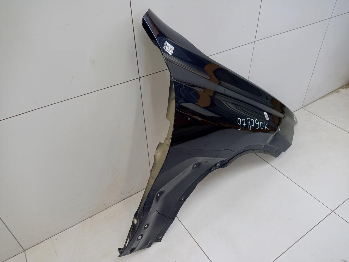 Крыло переднее правое