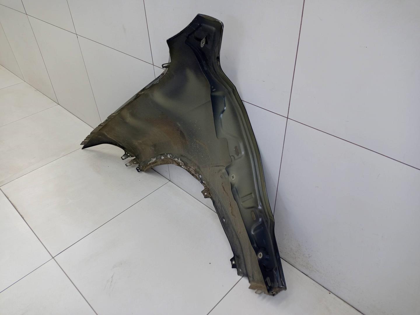 Крыло переднее правое