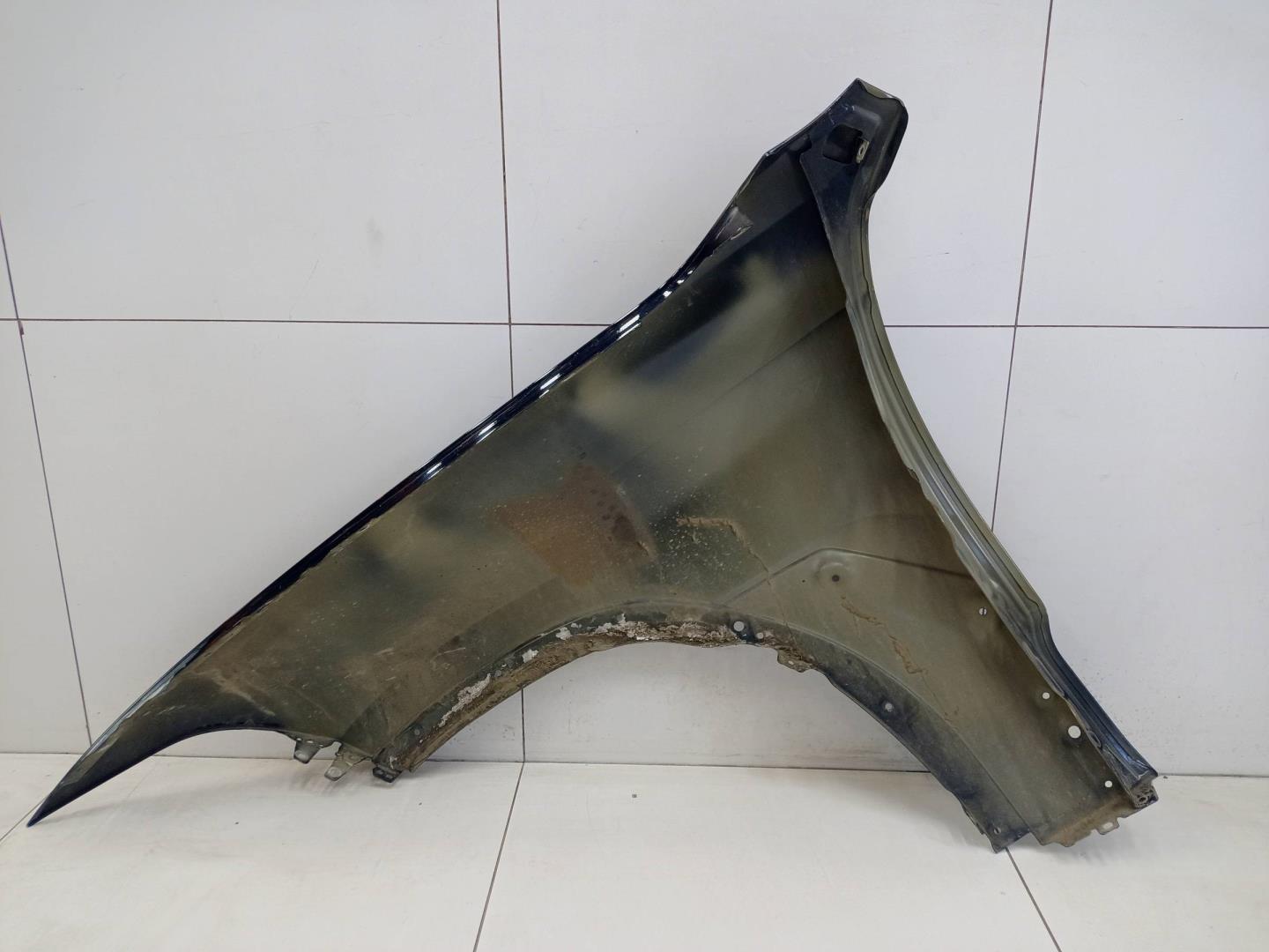 Крыло переднее правое