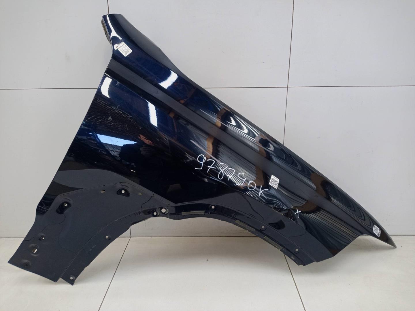 Крыло переднее правое