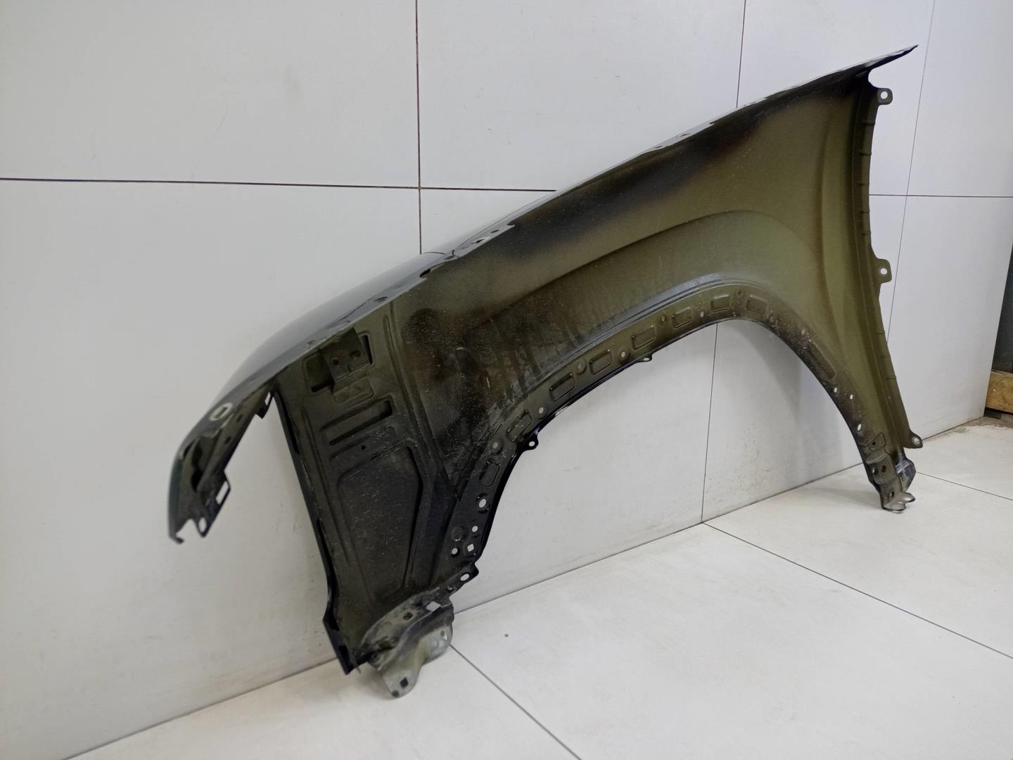 Крыло переднее правое